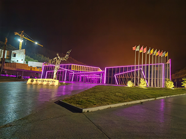 城市亮化是现代城市建设的重要组成部分,它不仅可以美化城市的夜景,还能提升城市的整体形象。随着科技的不断进步,城市亮化也得到了更多的关注和创新。本文将介绍一些关于城市亮化的创意和技术,帮助读者了解城市亮化的重要性以及如何进行阿克塞城市亮化的规划和实施。 城市亮化是现代城市建设的重要组成部分,它不仅可以美化城市的夜景,还能提升城市的整体形象。随着科技的不断进步,城市亮化也得到了更多的关注和创新。本文将介绍一些关于城市亮化的创意和技术,帮助读者了解阿克塞城市亮化的重要性以及如何进行阿克塞城市亮化的规划和实施。