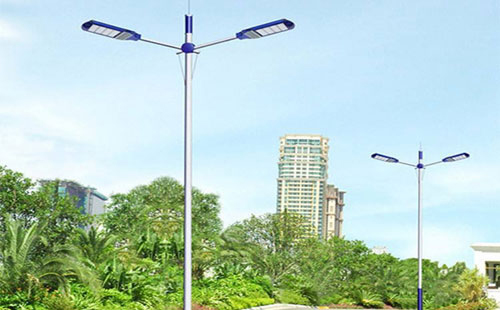 阿克塞太阳能路灯地脚螺栓规格：防止倾倒的关键