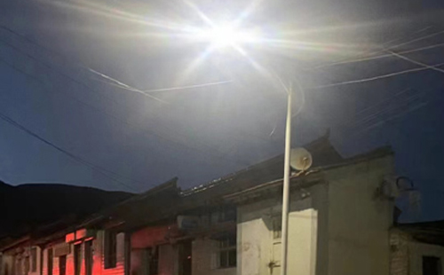 农村院子里最适合的阿克塞太阳能路灯亮度与安装要点