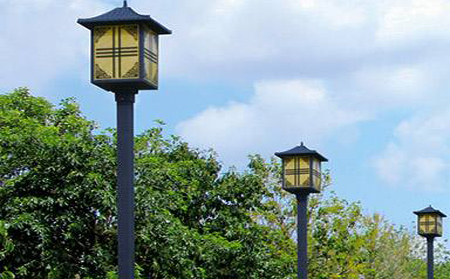 太阳能阿克塞庭院灯怎么选亮度与续航更耐用